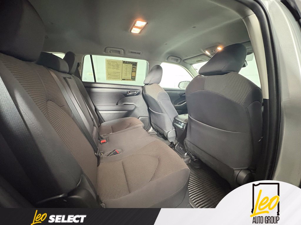 Used 2023 Toyota Highlander LE FWD image 19