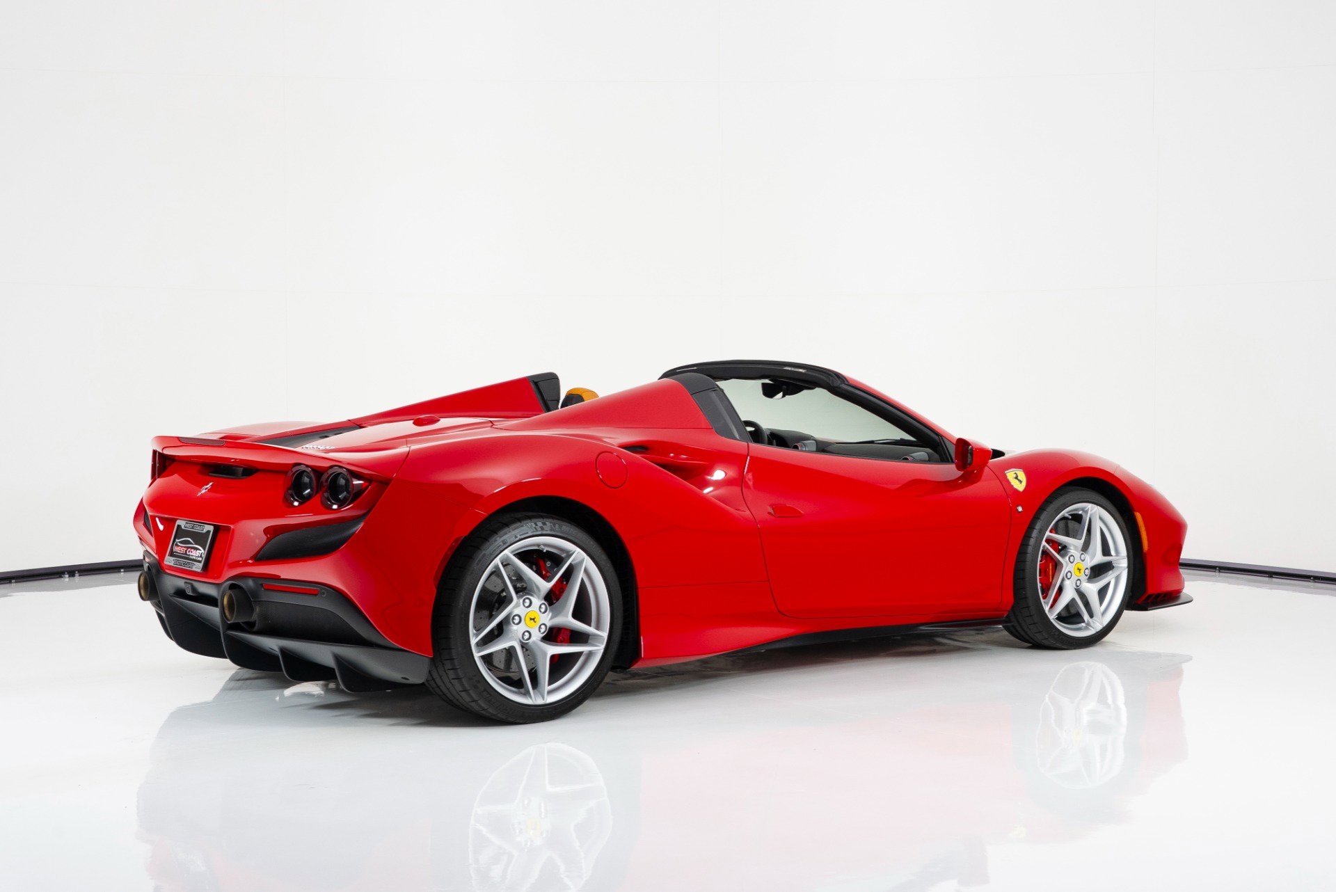 Used 2021 Ferrari F8 Tributo image 3