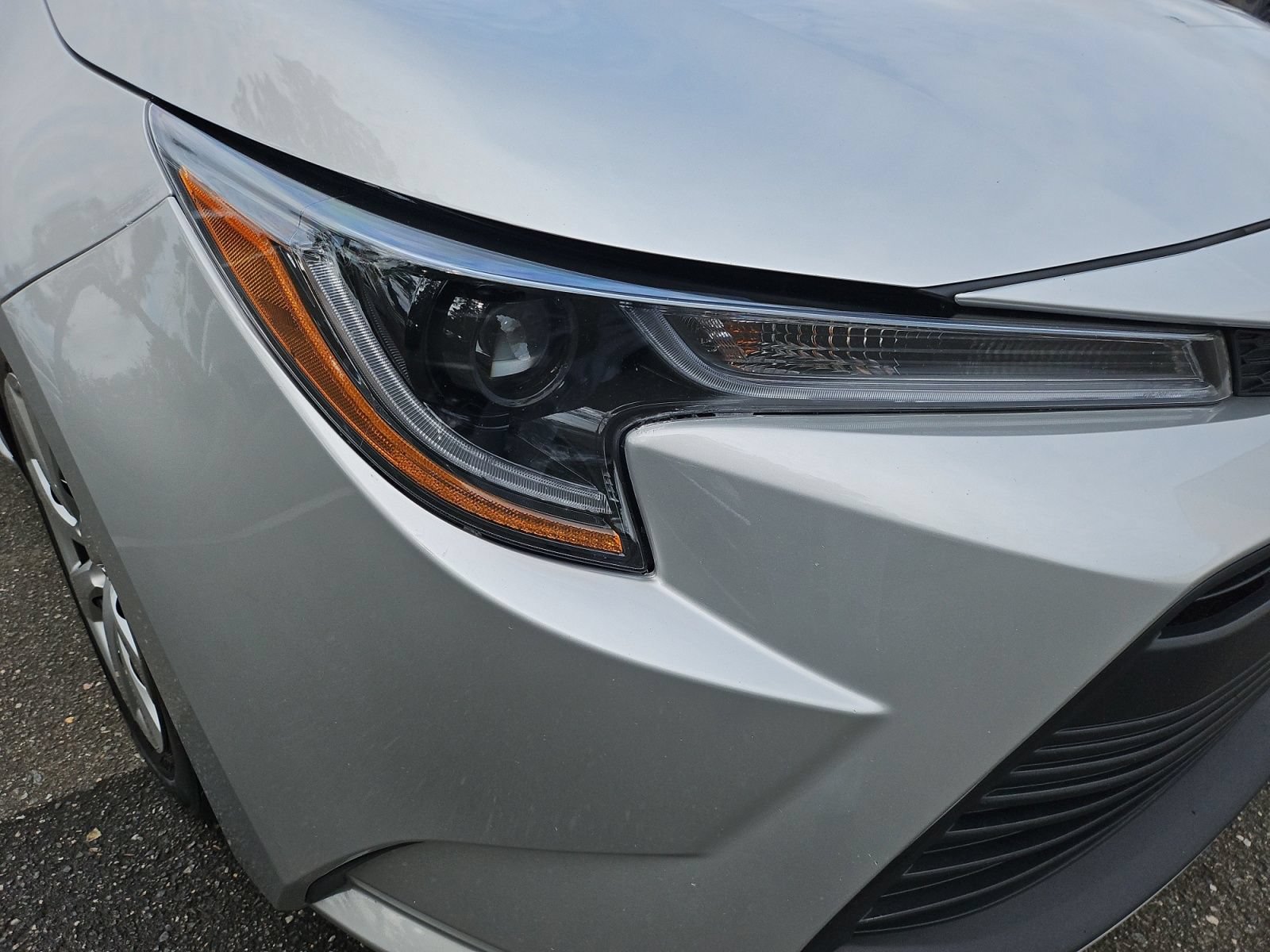 Used 2025 Toyota Corolla LE FWD image 13
