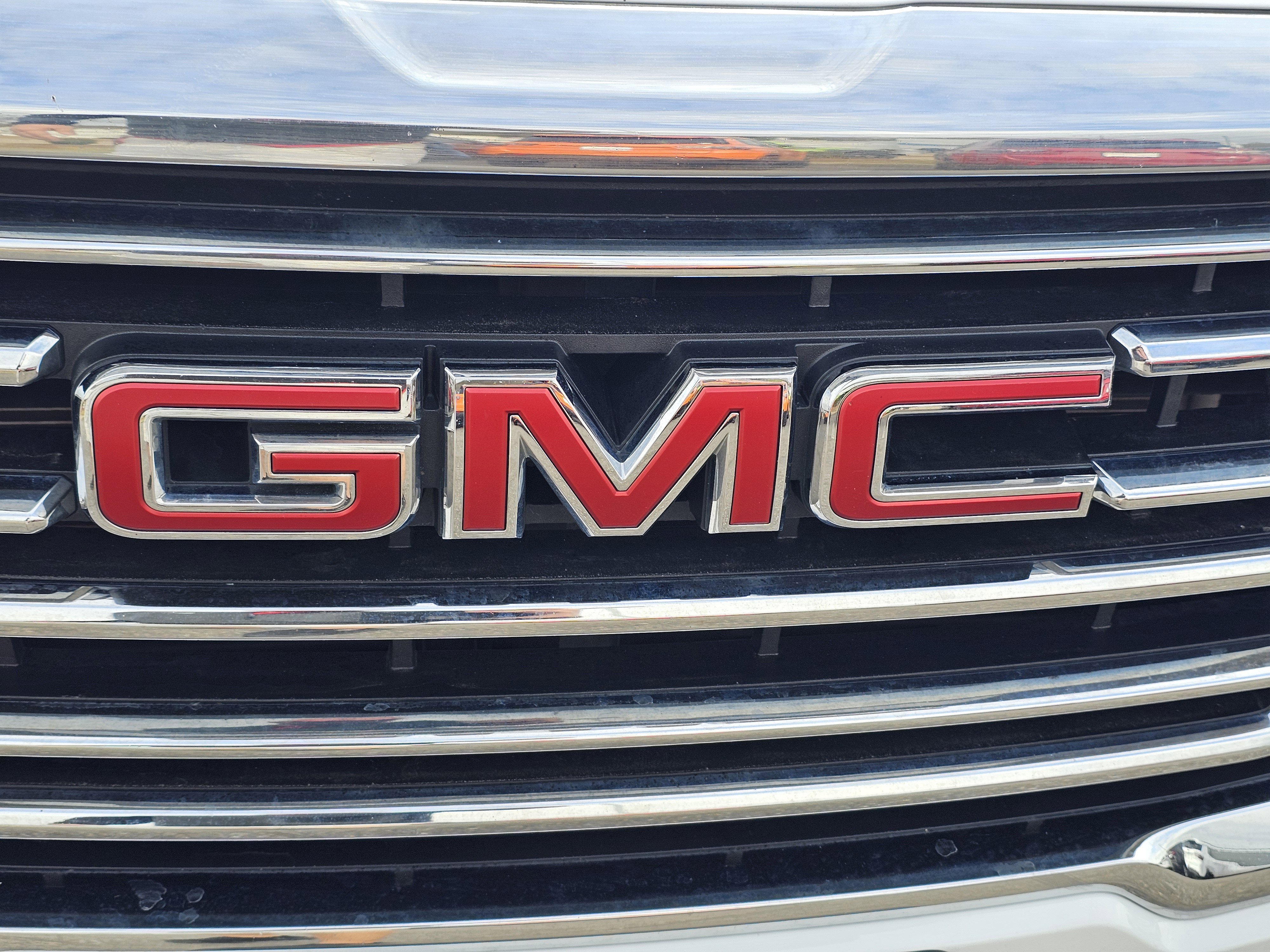 Used 2024 GMC Terrain SLT image 3