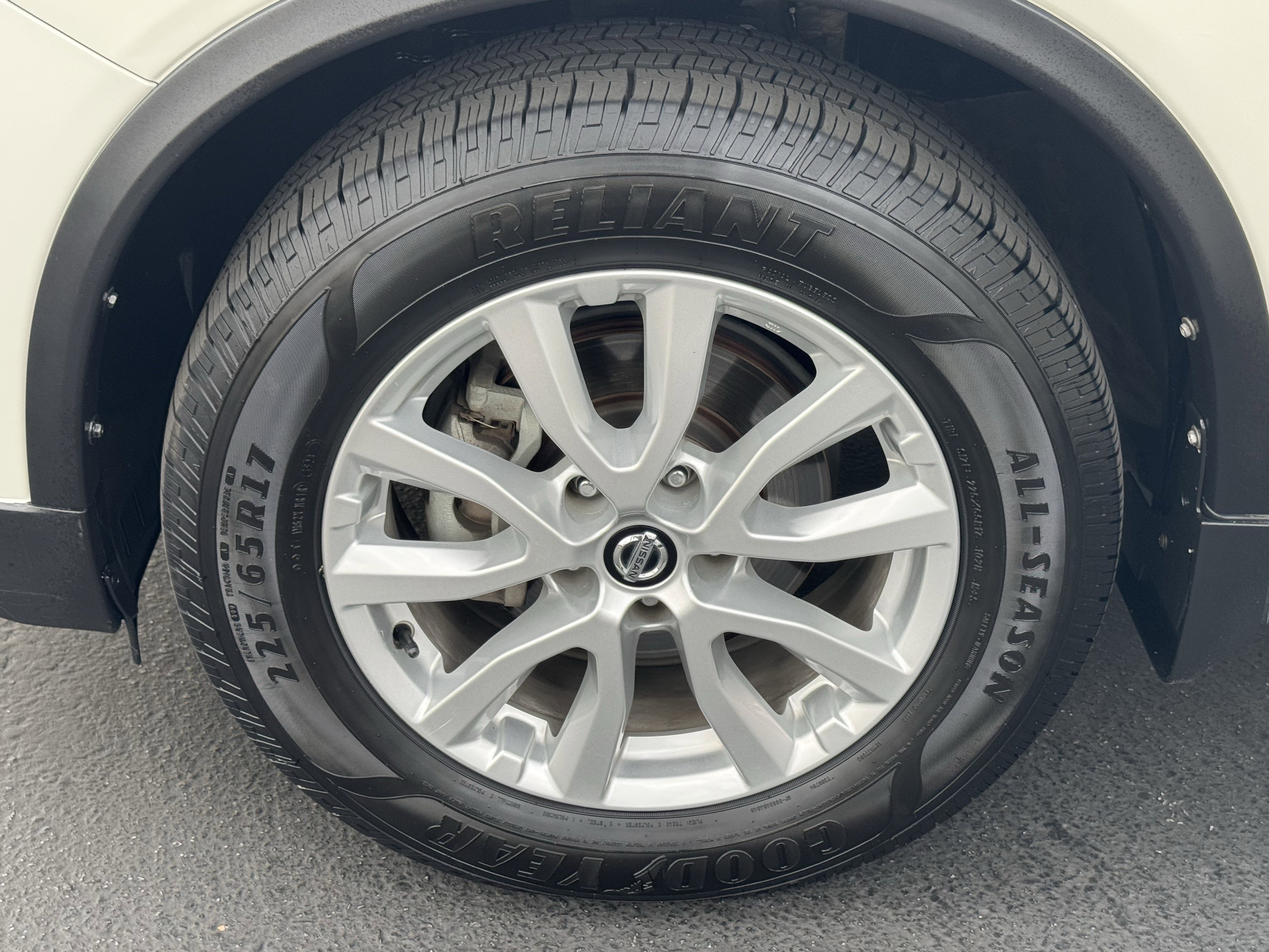 Used 2020 Nissan Rogue SV image 12