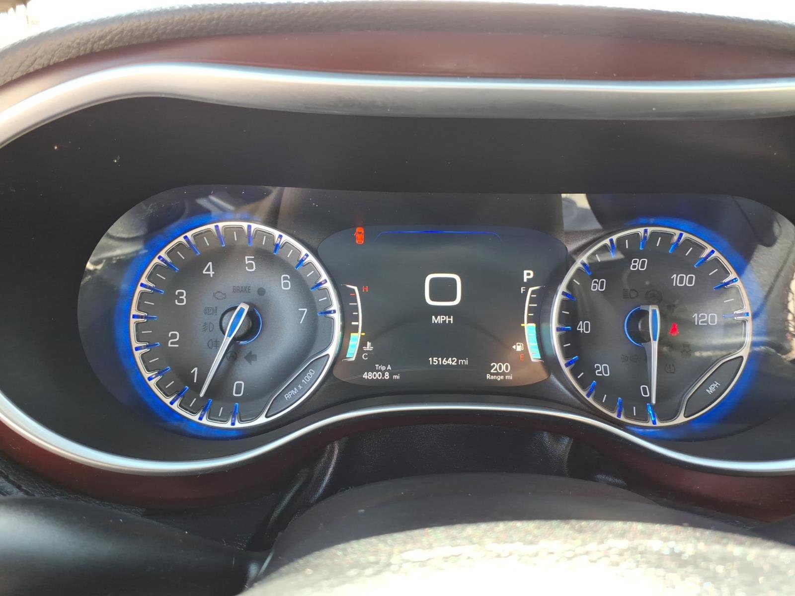 Used 2020 Chrysler Pacifica Limited image 17