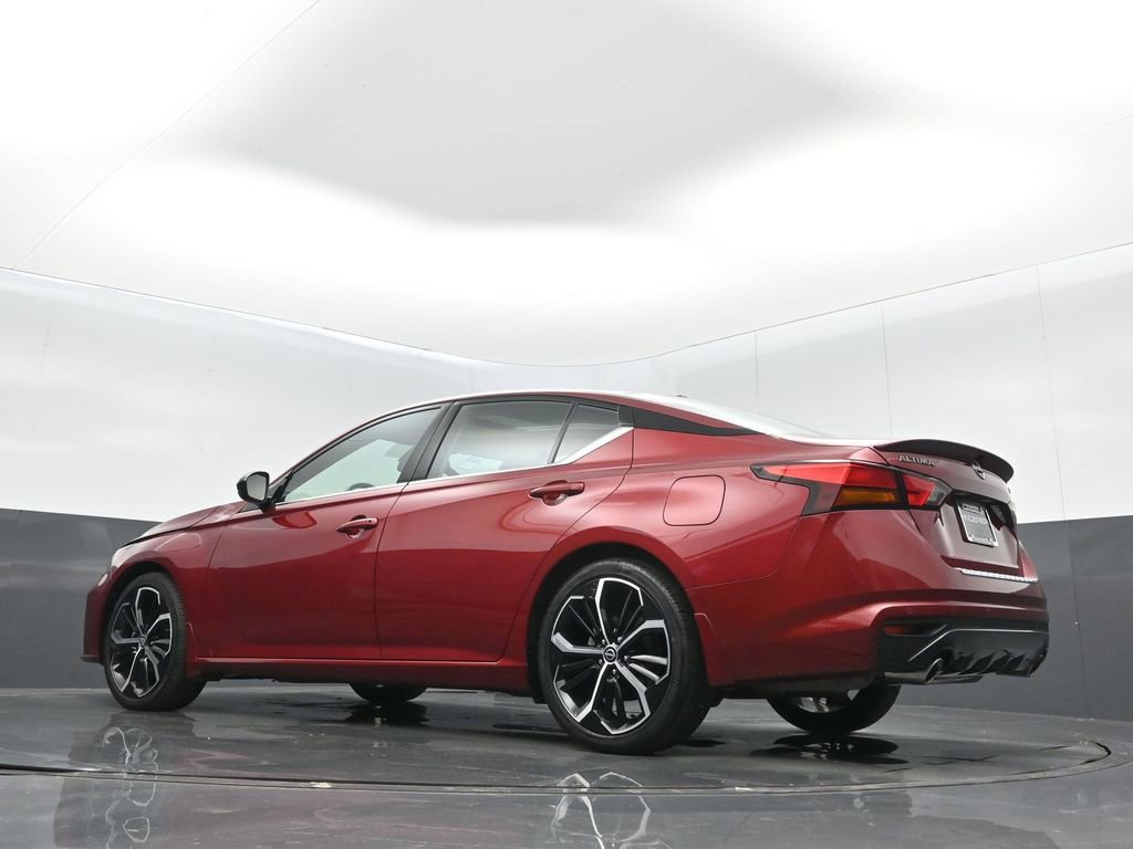 Used 2023 Nissan Altima 2.5 SR w/ SR Premium Package image 17