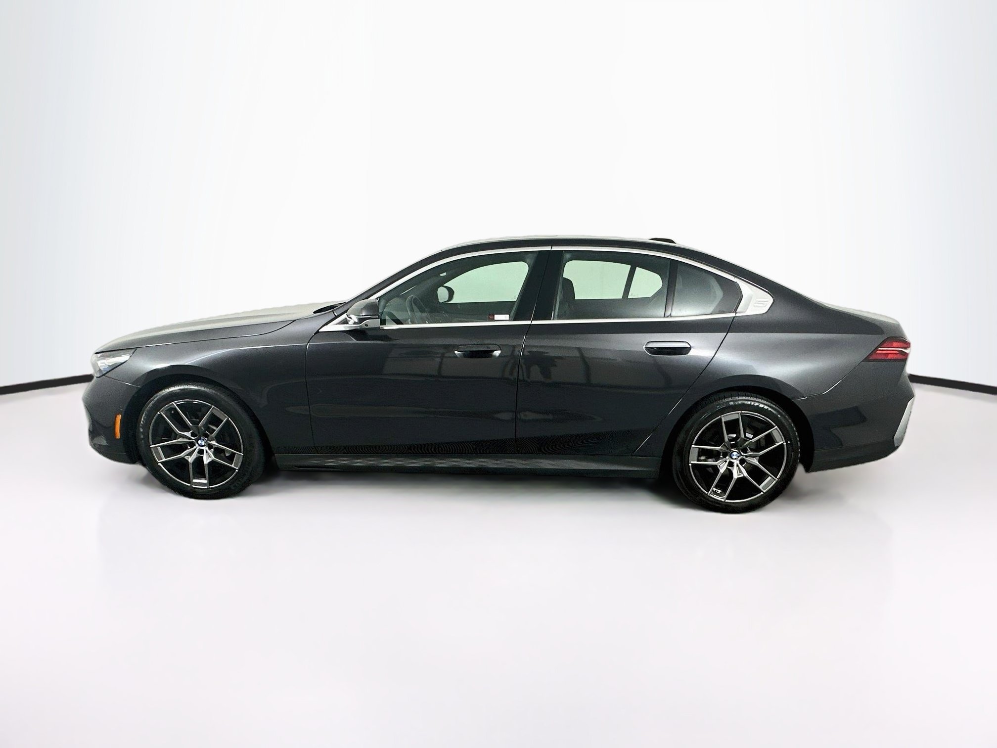 Used 2026 BMW 530i w/ Premium Package RWD image 4