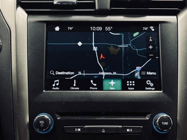 Used 2017 Ford Fusion SE w/ Fusion SE Technology Package image 34