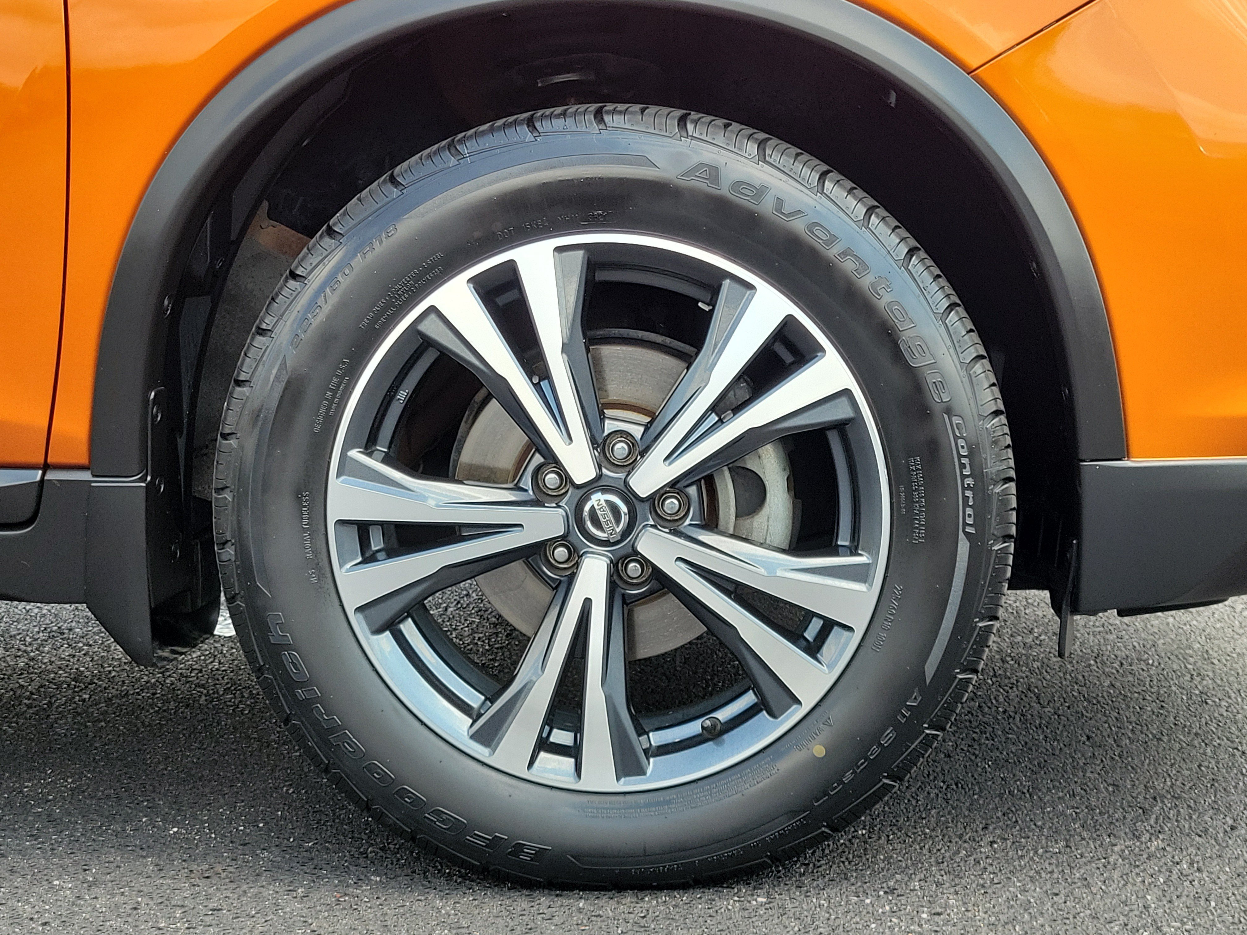 Used 2018 Nissan Rogue SL w/ Premium Package AWD/4WD image 5