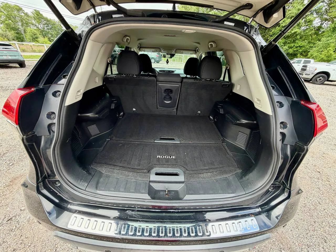Used 2019 Nissan Rogue SV AWD/4WD image 8
