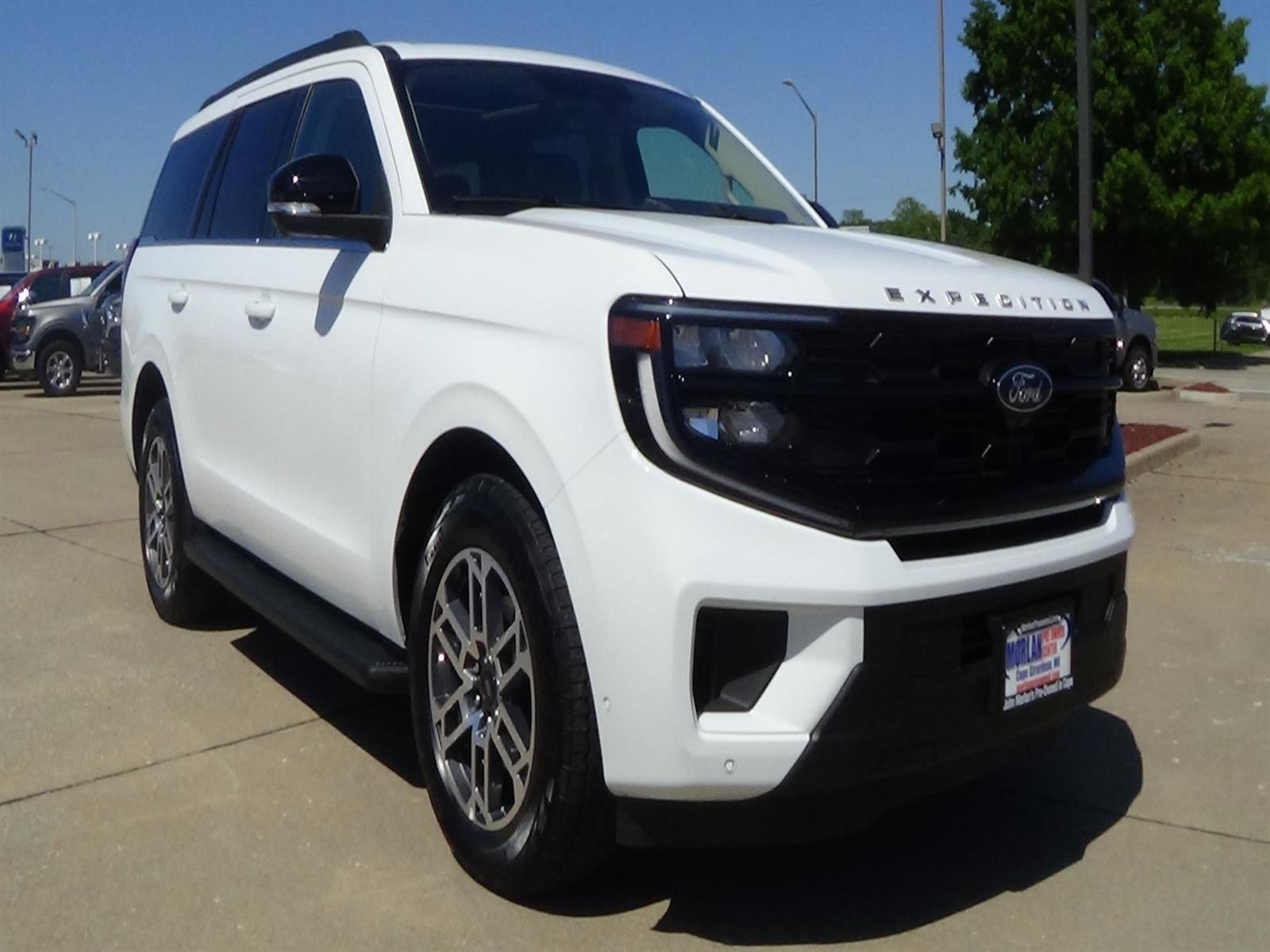 Used 2025 Ford Expedition Active AWD/4WD image 4