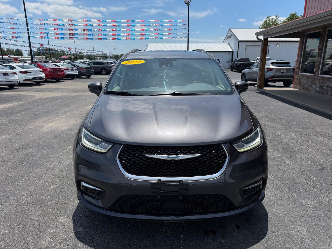Used 2021 Chrysler Pacifica Touring-L FWD image 10