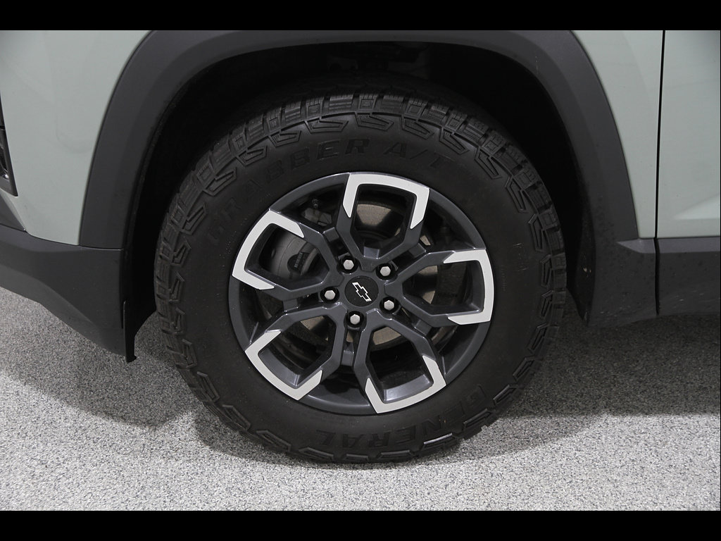 Used 2025 Chevrolet Equinox ACTIV w/ Safety and Technology Package AWD/4WD image 21