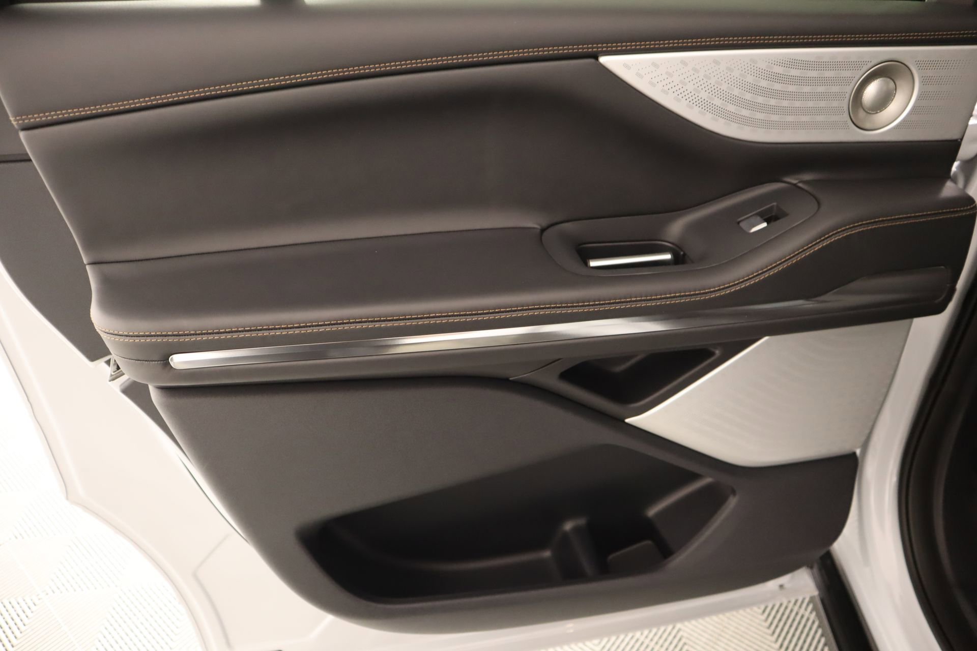 New 2026 Lincoln Navigator L Black Label AWD/4WD image 17
