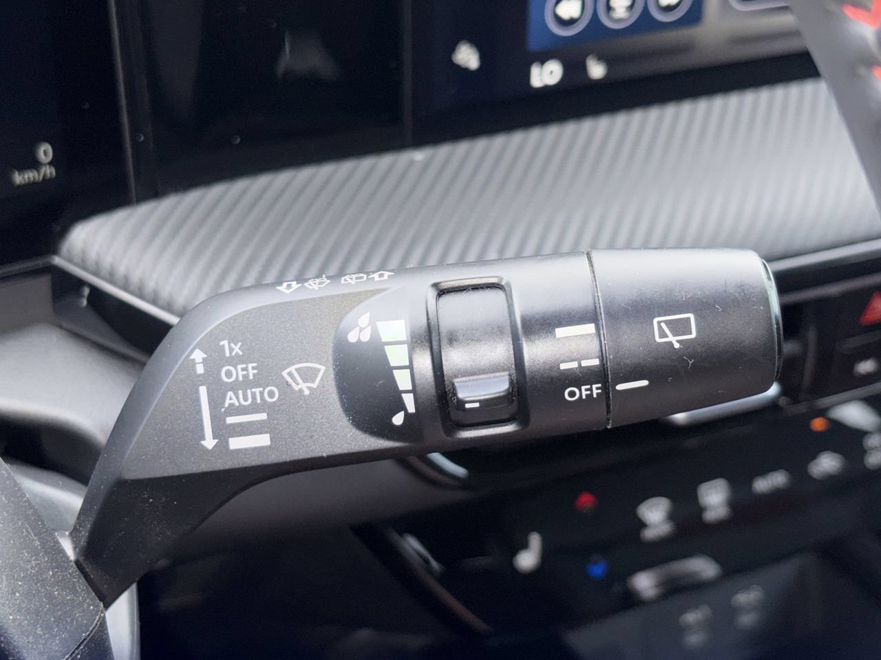 Certified 2025 Nissan Kicks SR w/ SR Premium Package FWD image 27