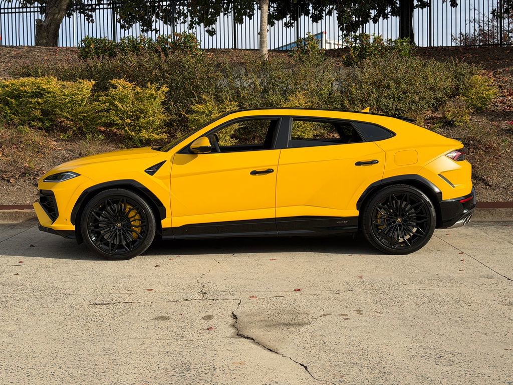 Used 2025 Lamborghini Urus SE image 6