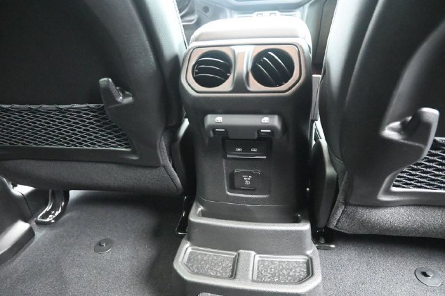New 2026 Jeep Wrangler Unlimited Sahara w/ Whitecap Package AWD/4WD image 48