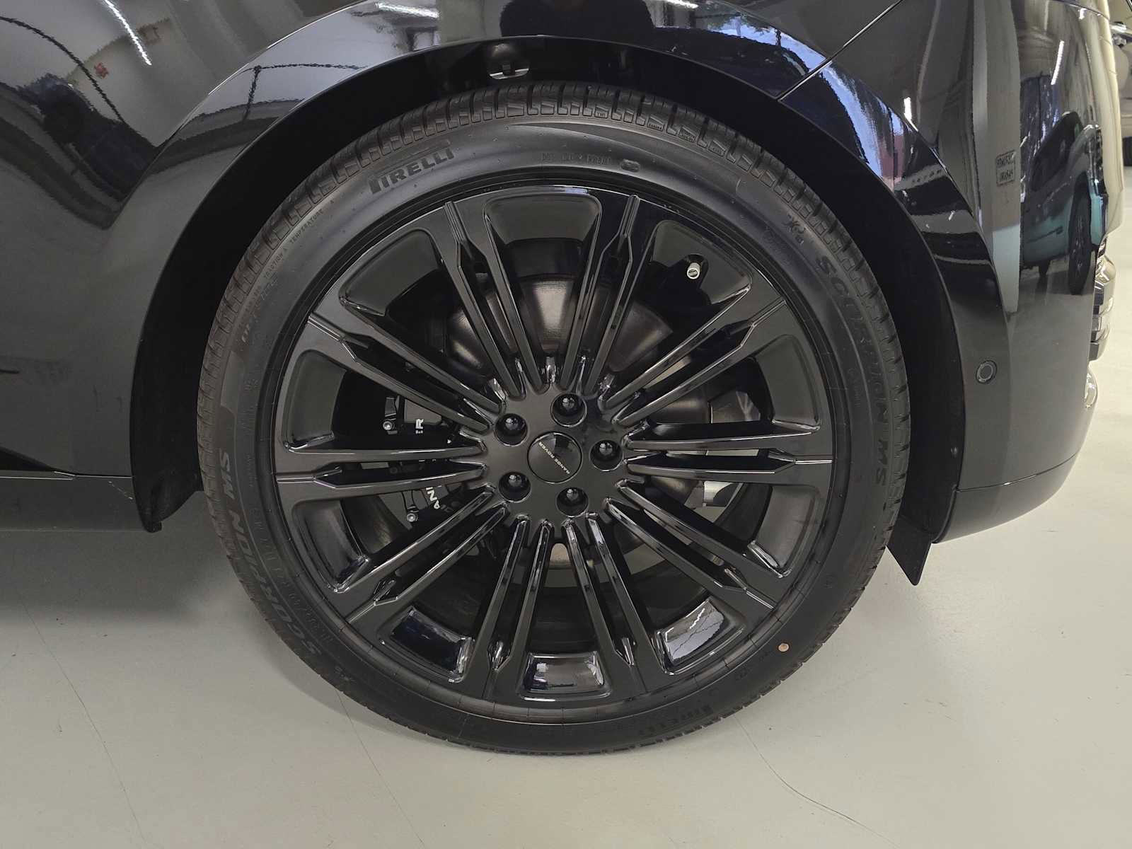 New 2026 Land Rover Range Rover SE image 9