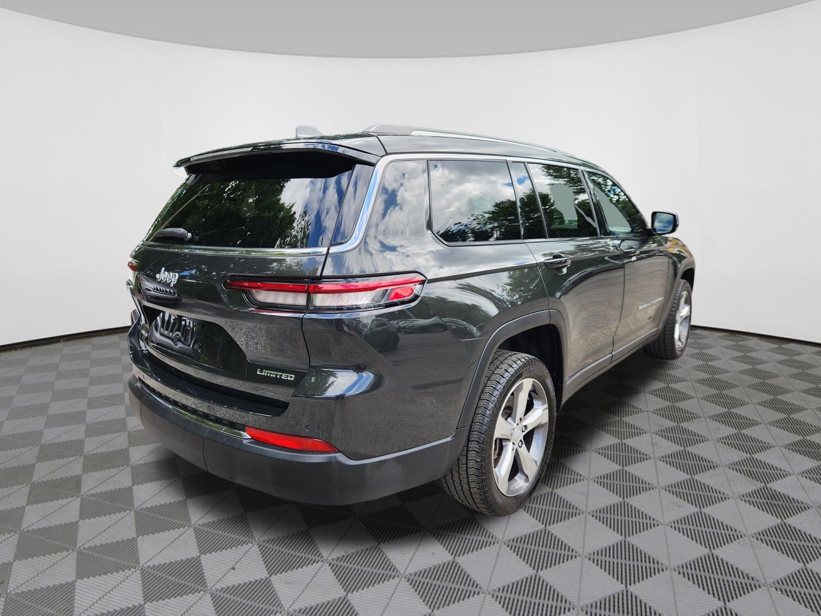 Used 2022 Jeep Grand Cherokee L Limited AWD/4WD image 4