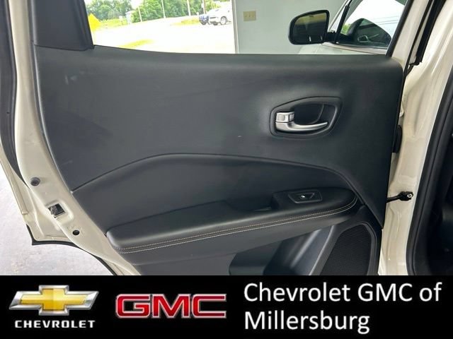 Used 2019 Jeep Compass Latitude w/ Cold Weather Group AWD/4WD image 19
