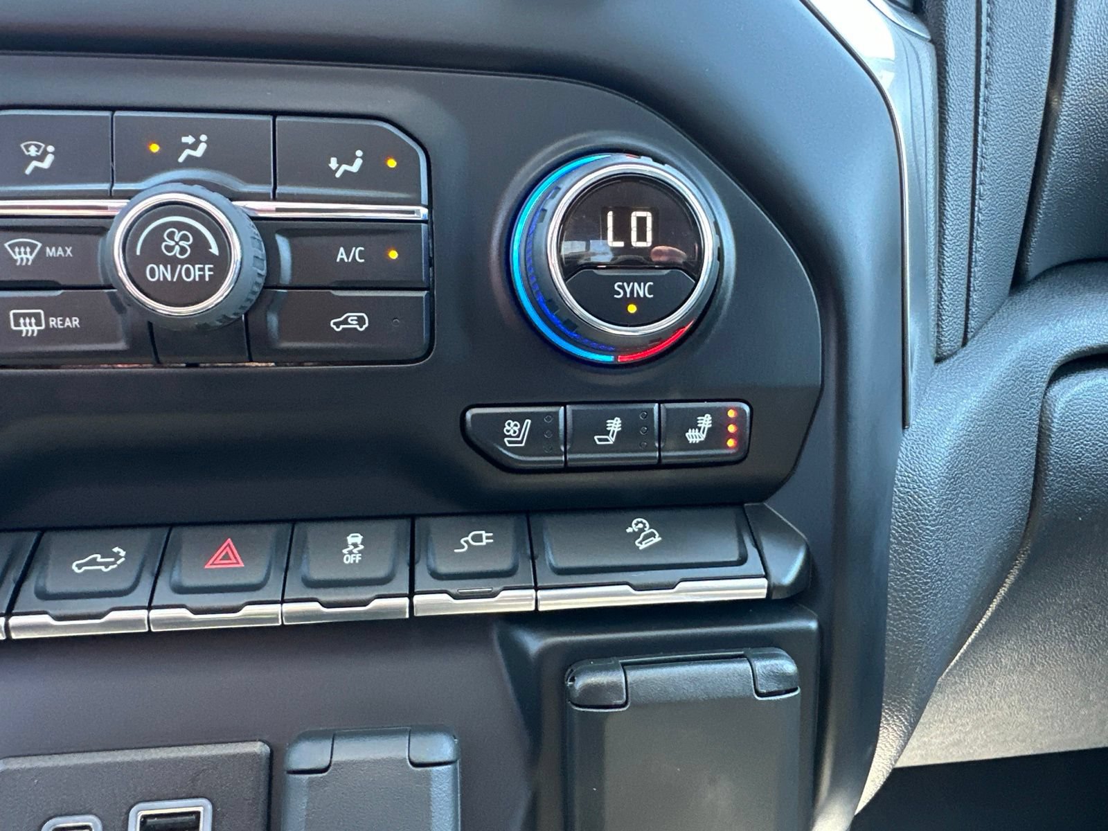 Used 2019 Chevrolet Silverado 1500 LTZ w/ LTZ Premium Package AWD/4WD image 71