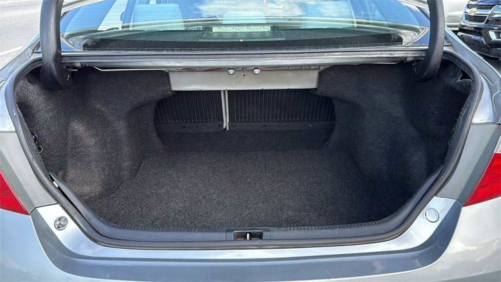 Used 2017 Toyota Camry LE image 9