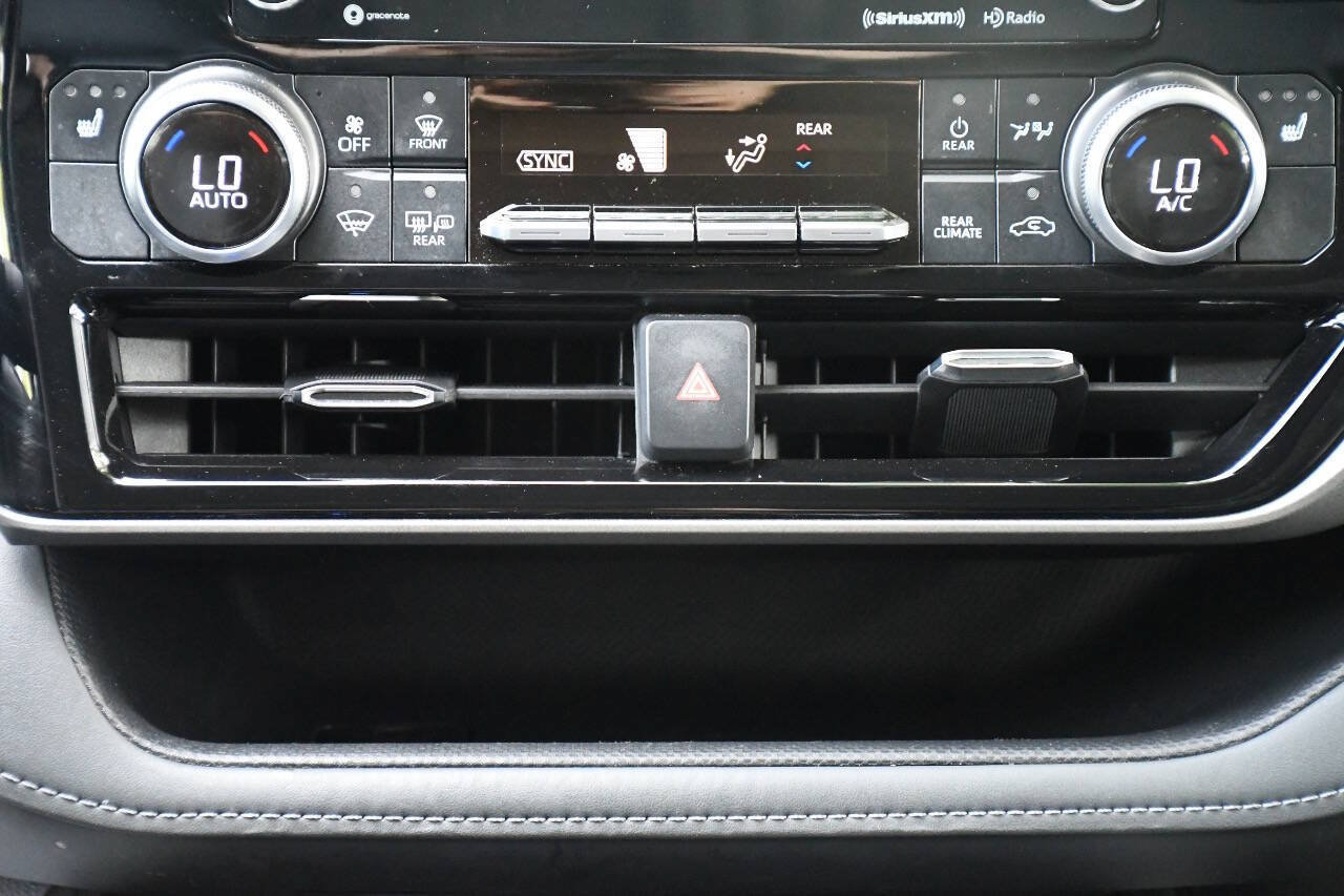 Used 2022 Toyota Highlander XLE AWD/4WD image 34