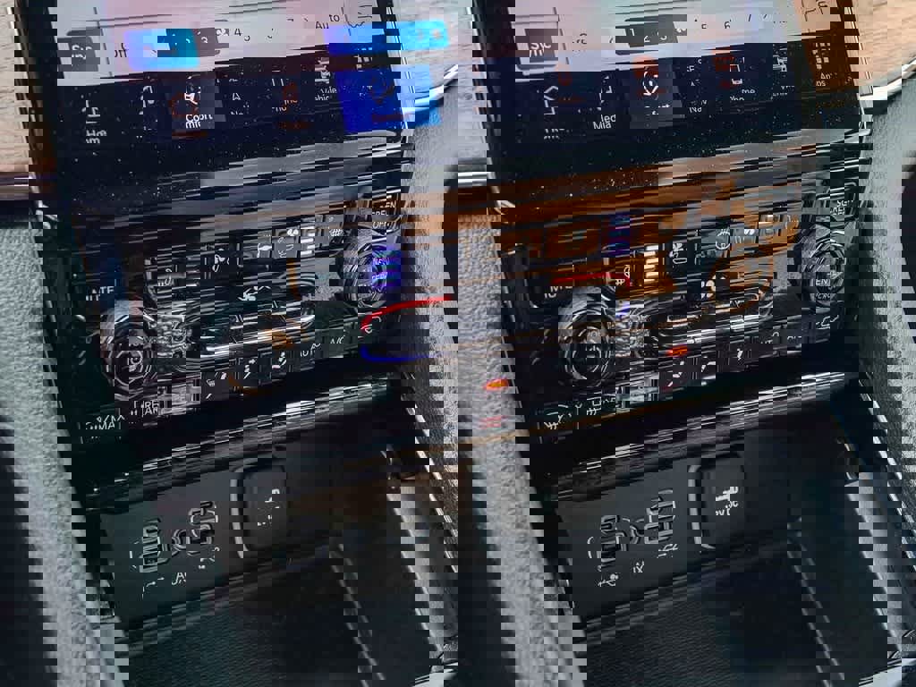 Certified 2023 Jeep Grand Cherokee Summit w/ Adv Protech Group IV image 21