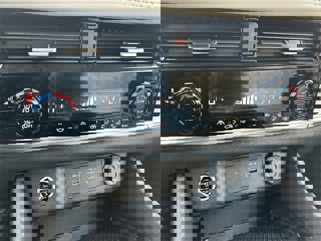 Used 2023 Nissan Rogue SV w/ SV Premium Package image 28