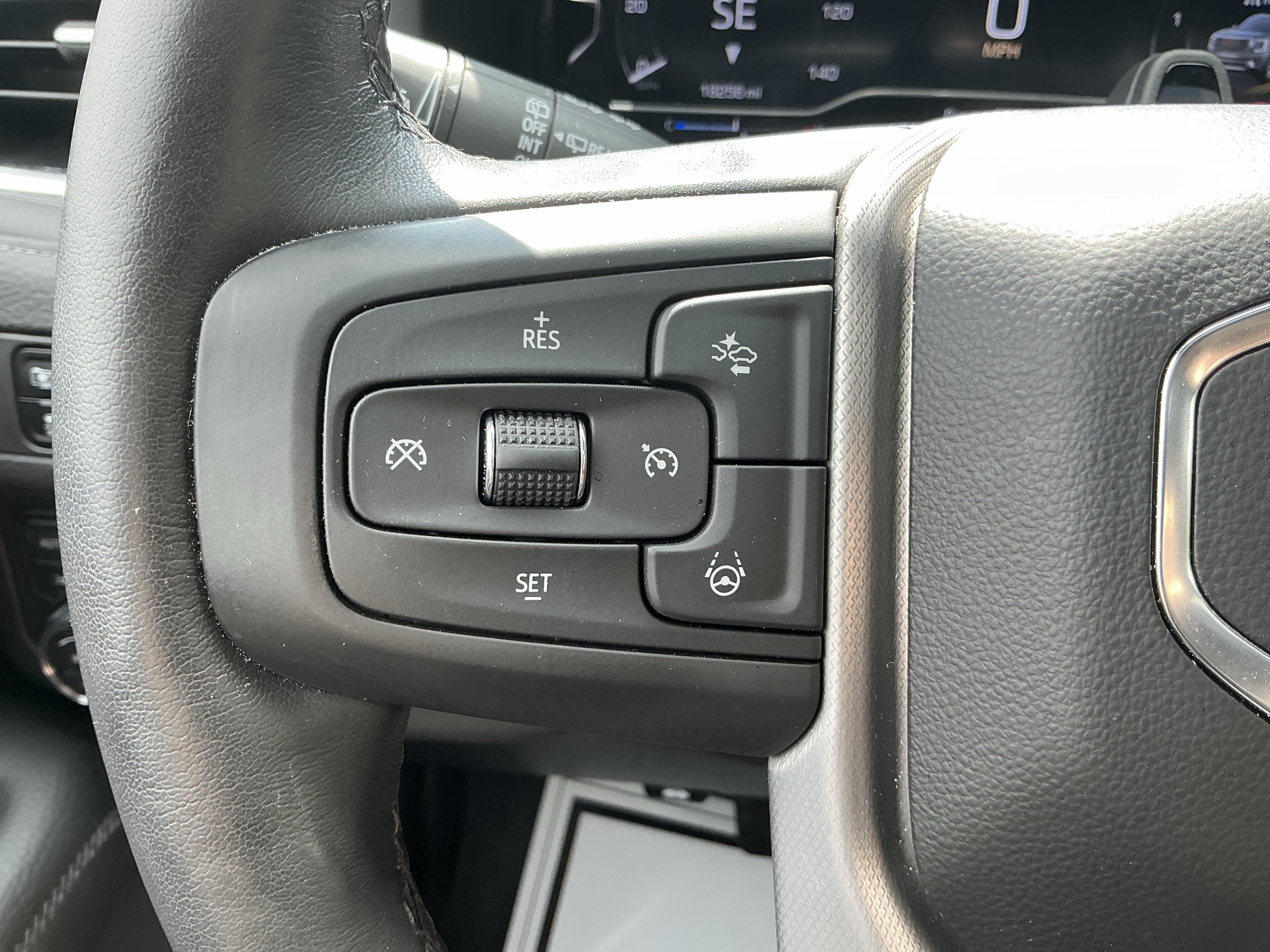 Used 2023 GMC Yukon Denali w/ Denali Reserve Package AWD/4WD image 4