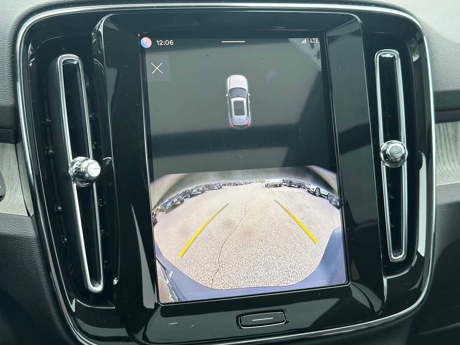 Used 2025 Volvo XC40 B5 Core w/ Protection Package Premier AWD/4WD image 26