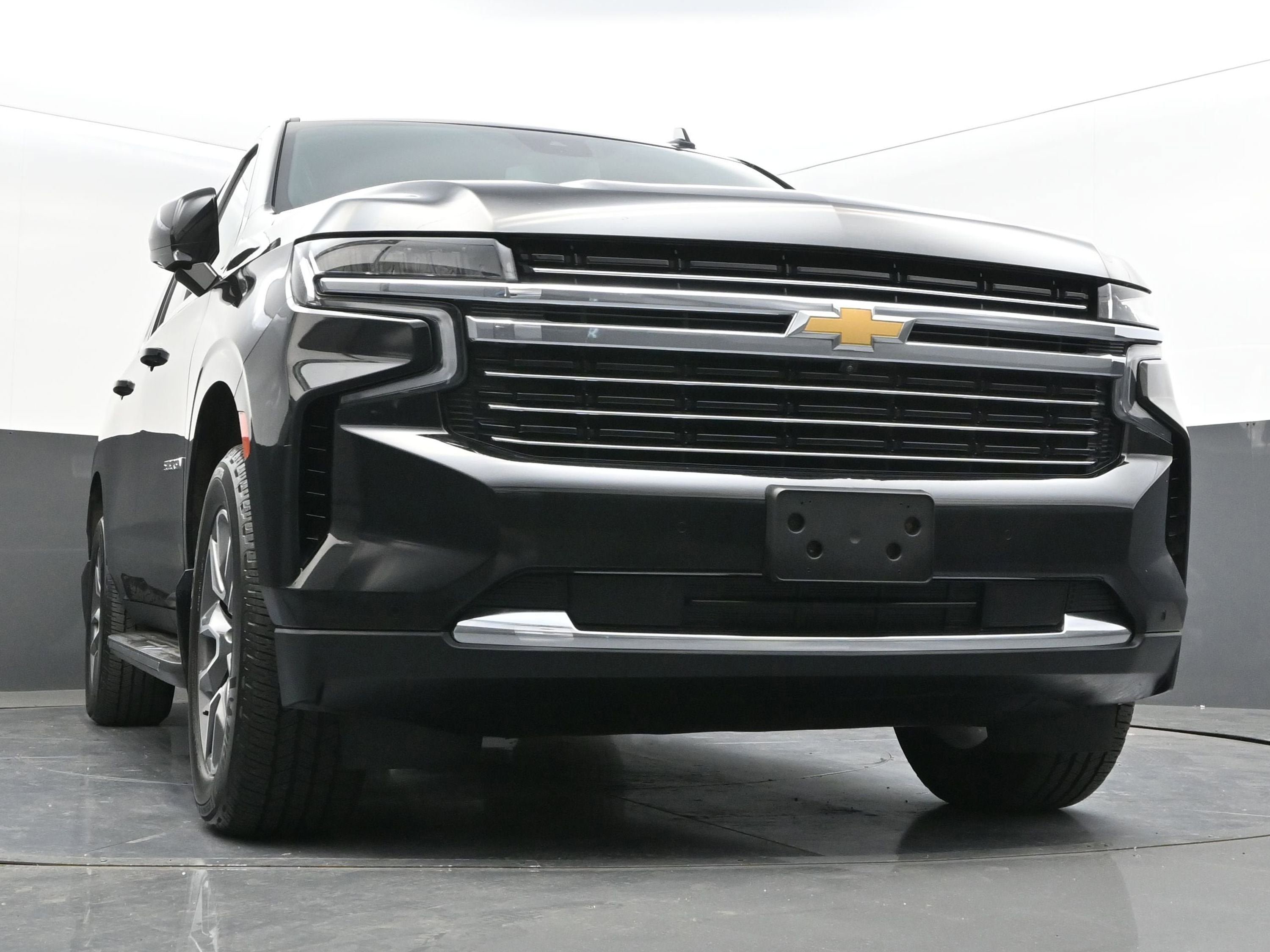 Used 2023 Chevrolet Suburban LT w/ Luxury Package AWD/4WD image 45