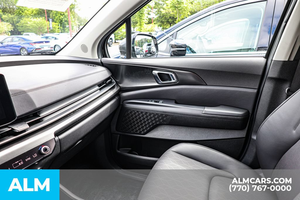 Used 2025 Kia Carnival SX w/ SX Dark Edition Package FWD image 47