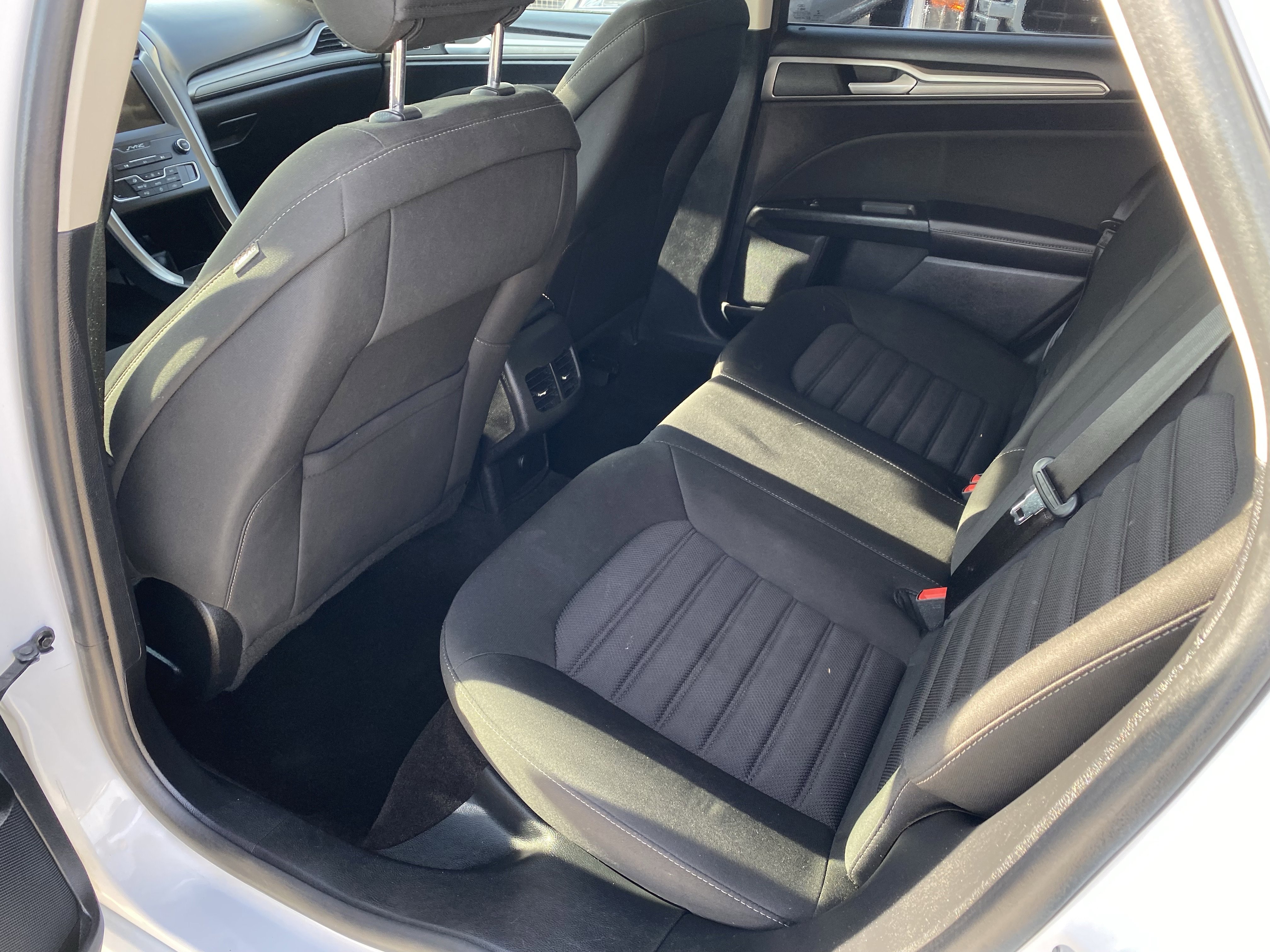Used 2019 Ford Fusion SE FWD image 9