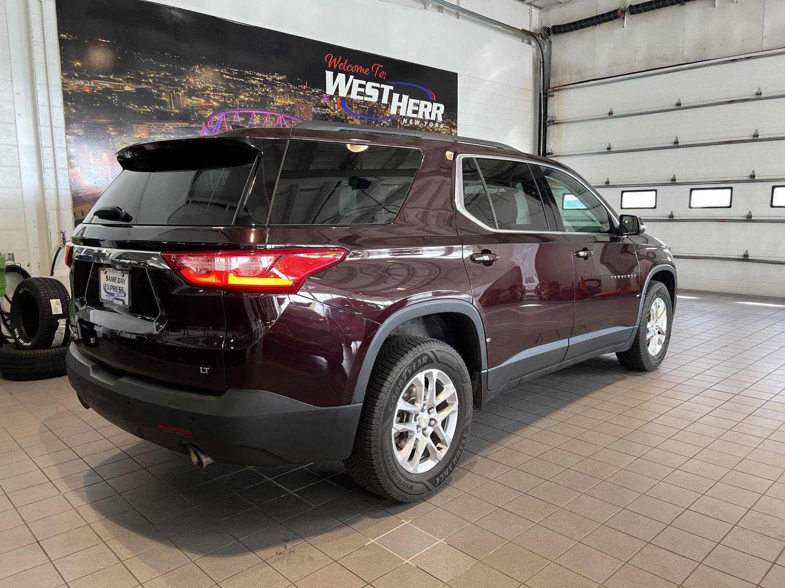 Used 2021 Chevrolet Traverse LT AWD/4WD image 7