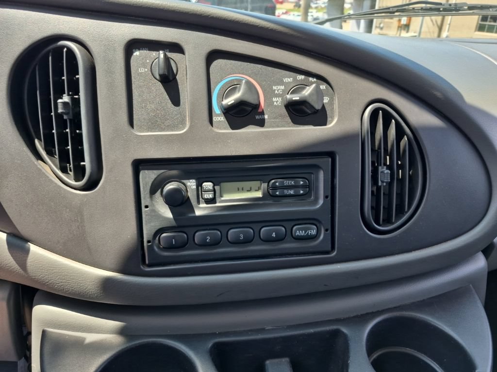 Used 2006 Ford E-150 and Econoline 150 RWD image 11