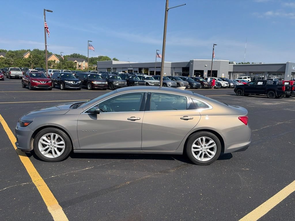 Used 2017 Chevrolet Malibu LT FWD image 4