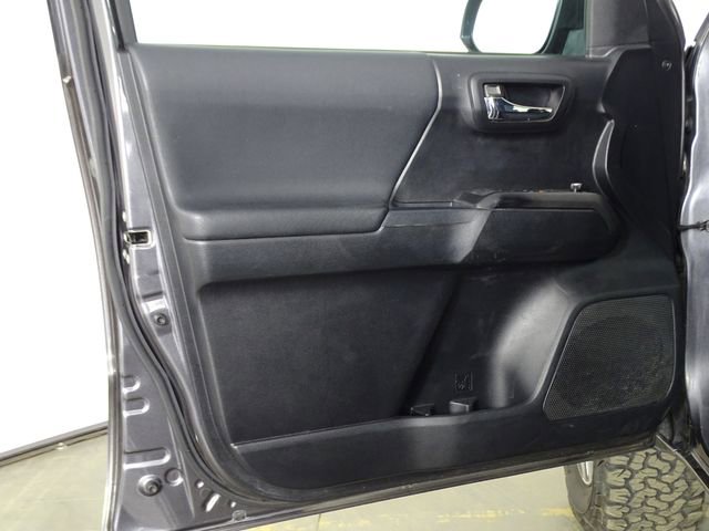 Used 2016 Toyota Tacoma TRD Off-Road w/ Towing Package image 15