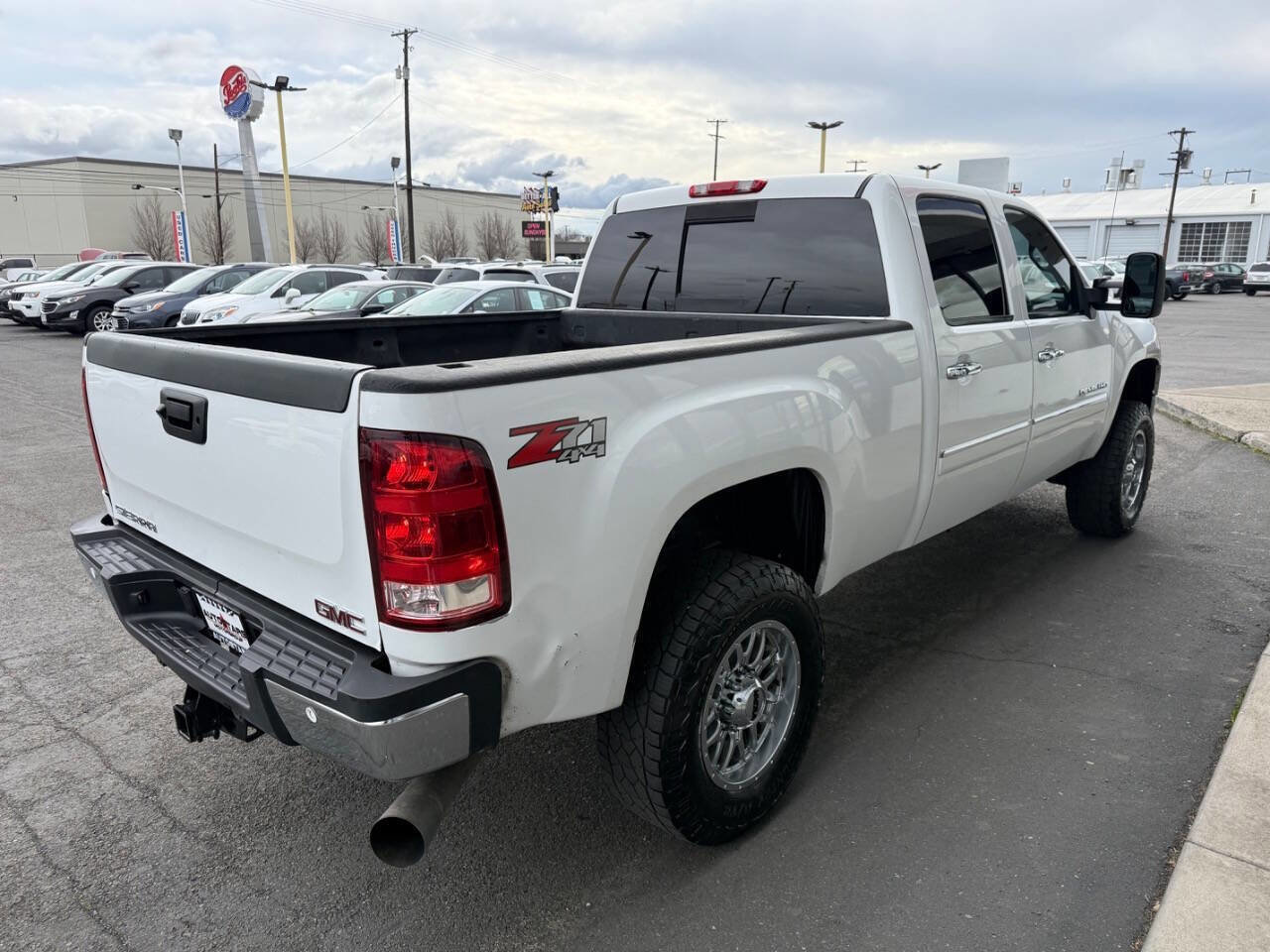 Used 2013 GMC Sierra 2500 Denali w/ Suspension Package, Off-Road AWD/4WD image 4