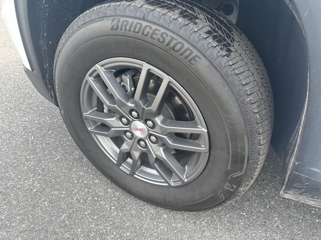 Used 2025 GMC Acadia Elevation image 9