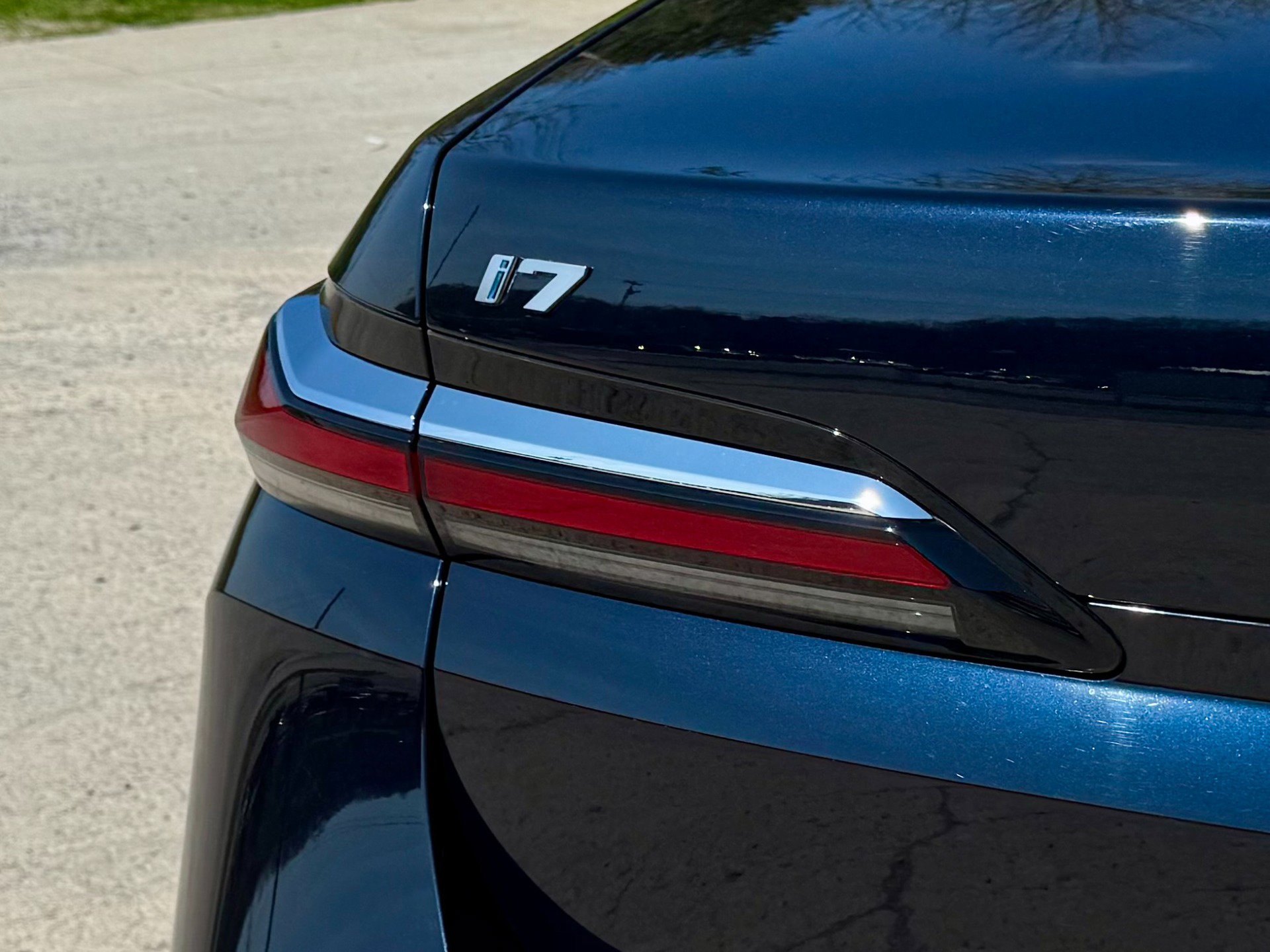 Used 2025 BMW i7 eDrive50 w/ Executive Package image 87