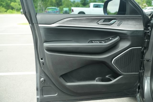 Used 2021 Jeep Grand Cherokee L Limited AWD/4WD image 14