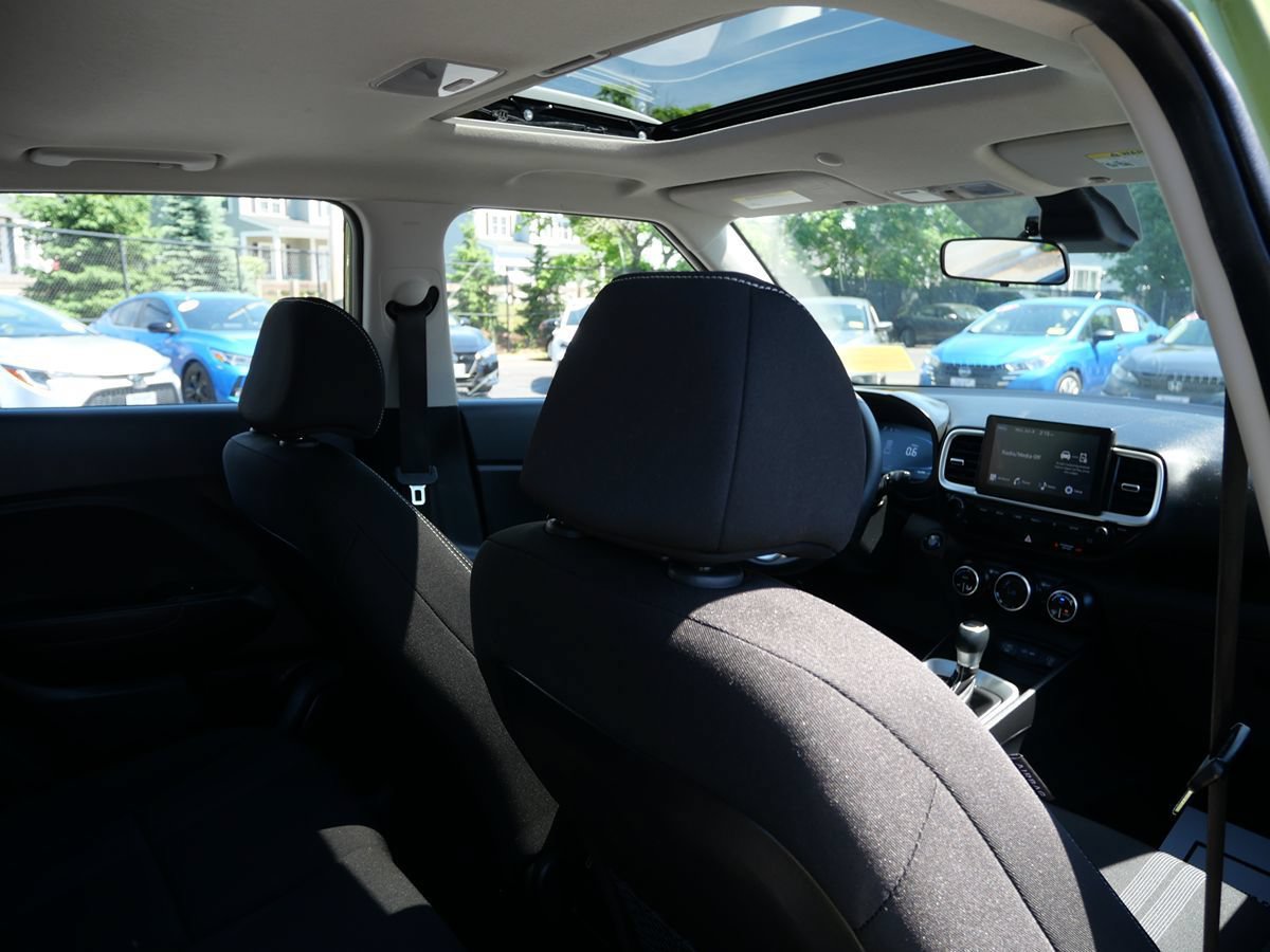 Used 2024 Hyundai Venue SEL FWD image 24