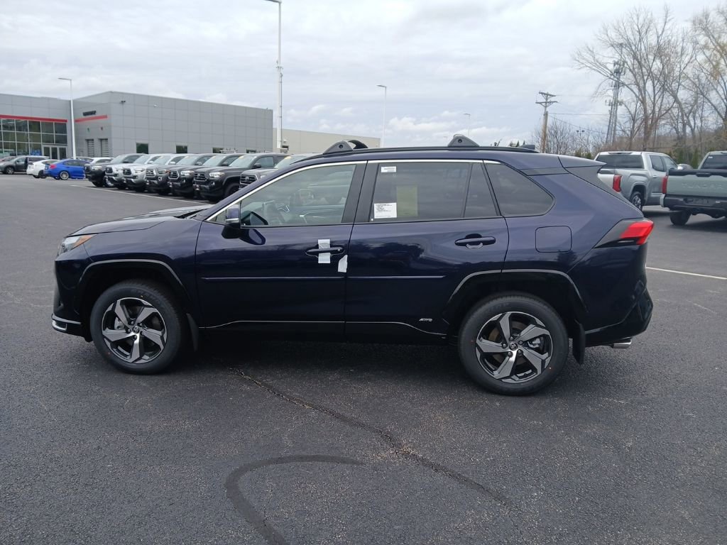 New 2025 Toyota RAV4 SE image 4