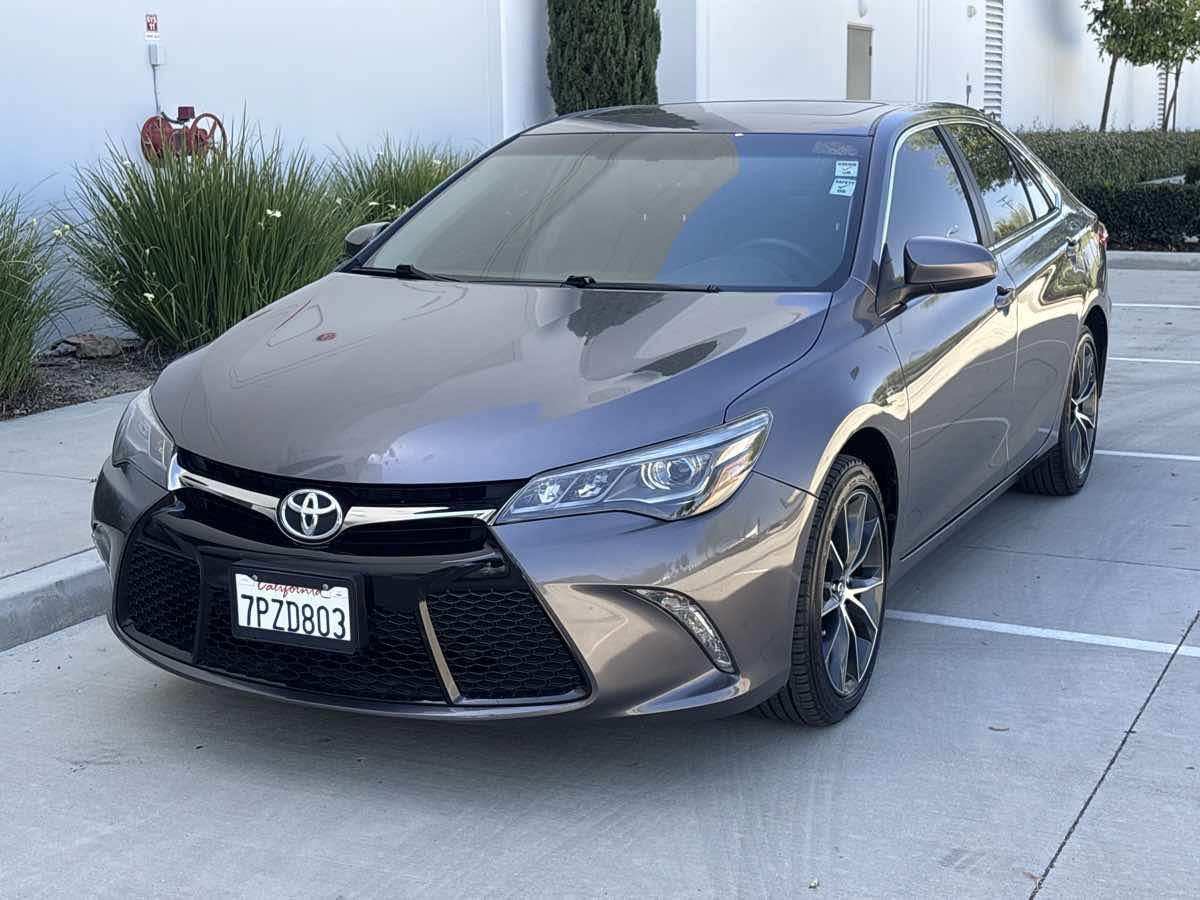 Used 2015 Toyota Camry XSE FWD image 6