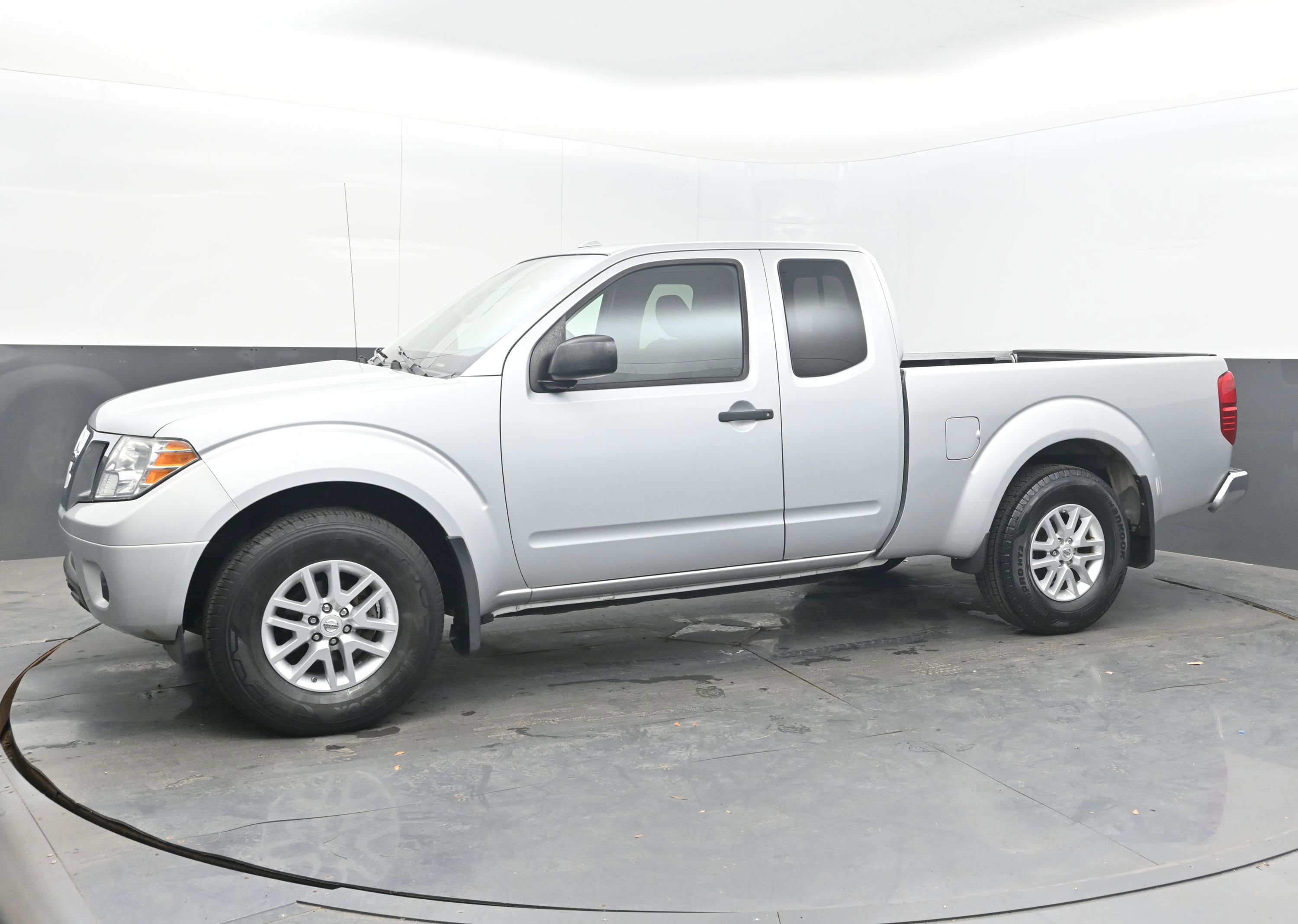 Used 2017 Nissan Frontier SV RWD image 5