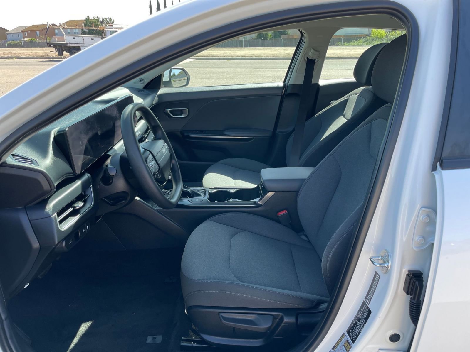 Used 2025 Kia K4 LXS image 27