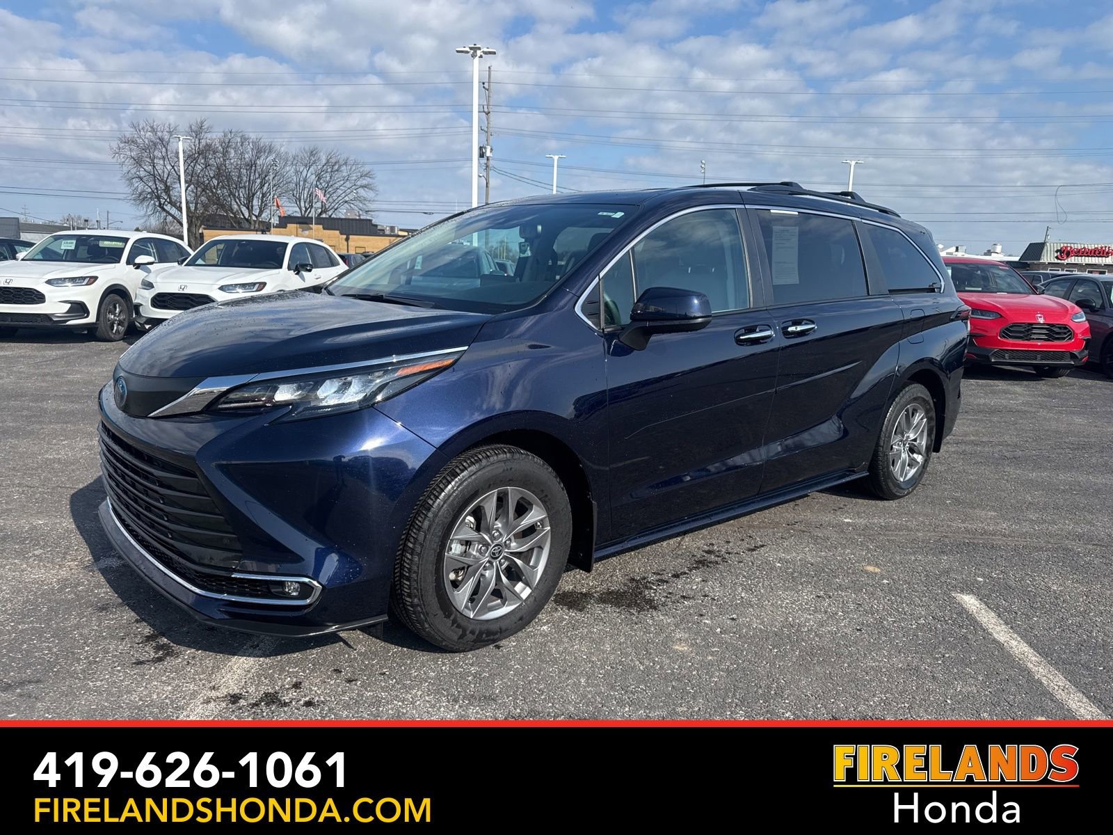 Used 2024 Toyota Sienna XLE image 2