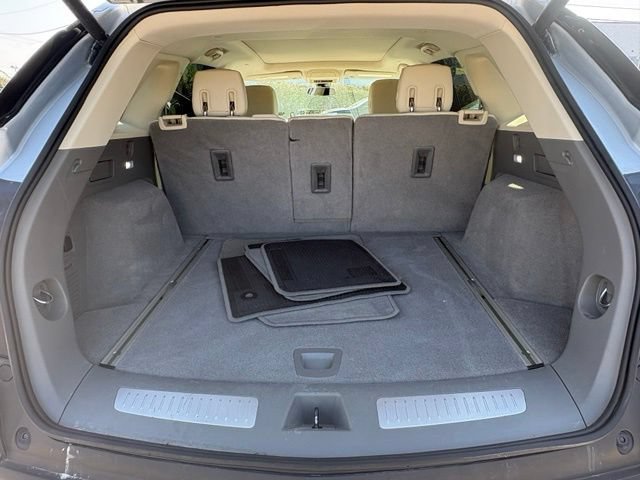 Used 2017 Cadillac XT5 Luxury w/ Driver Awareness Package FWD image 13