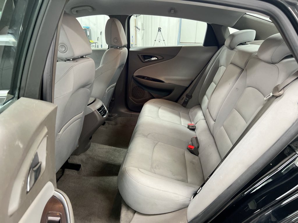 Used 2017 Chevrolet Malibu LT FWD image 22