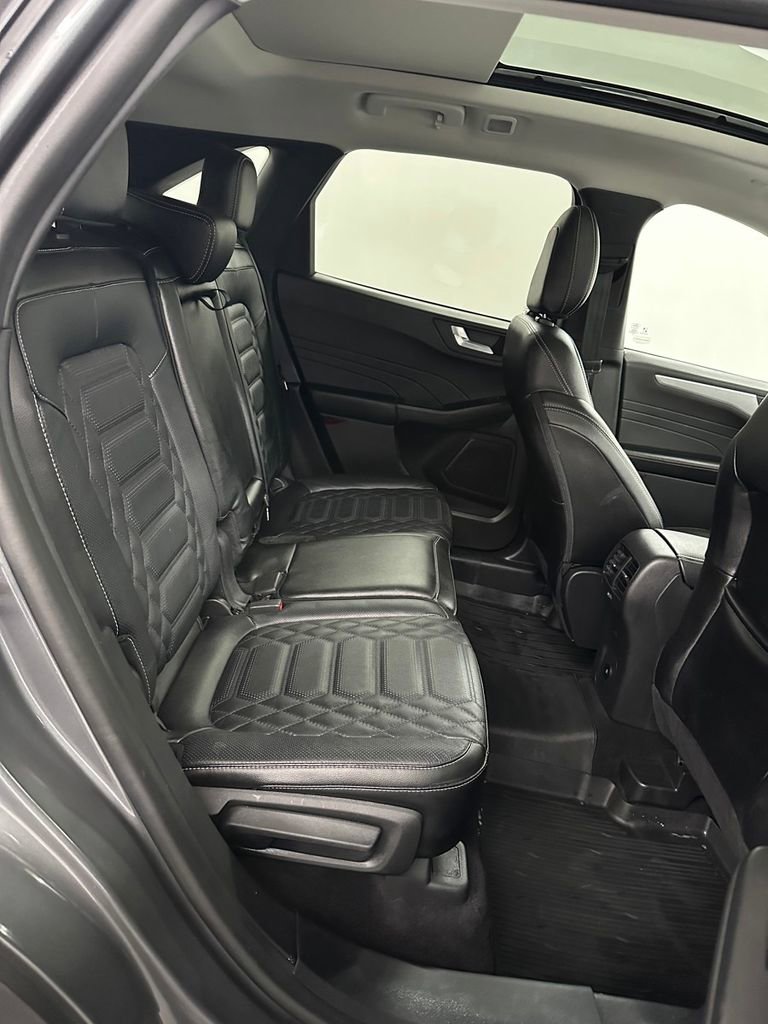 Used 2023 Ford Escape Platinum w/ Premium Technology Package image 32