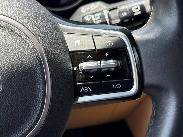 Used 2024 Kia Carnival LX FWD image 23
