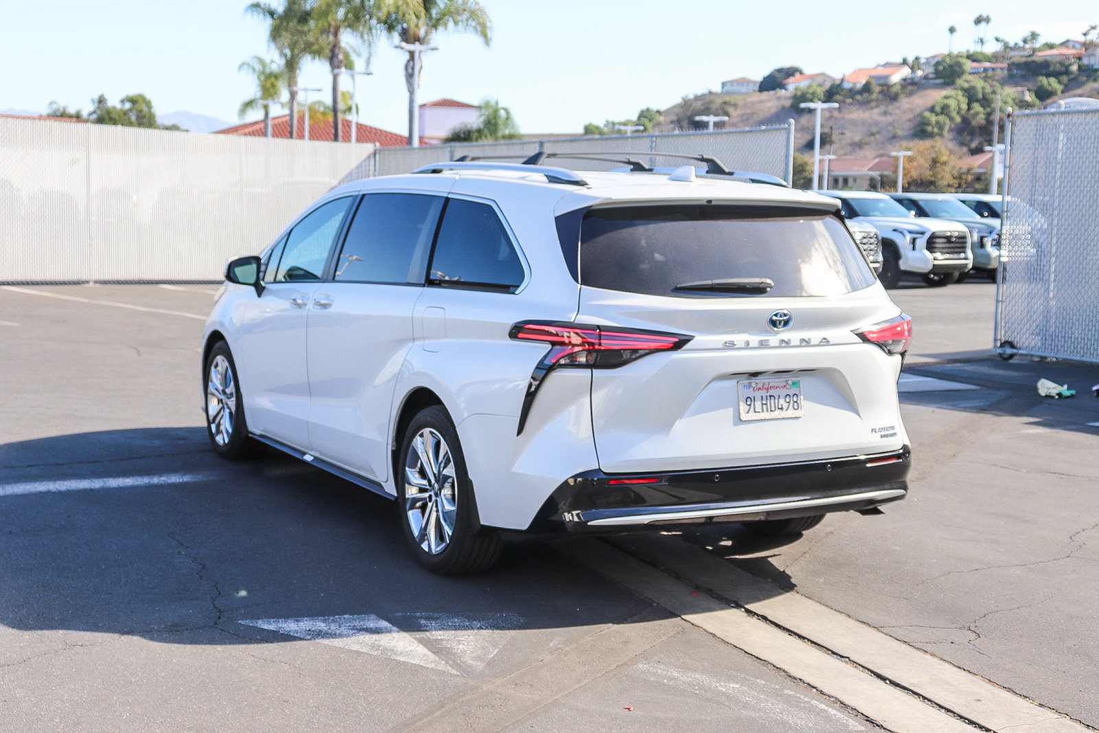 Used 2024 Toyota Sienna Platinum FWD image 7